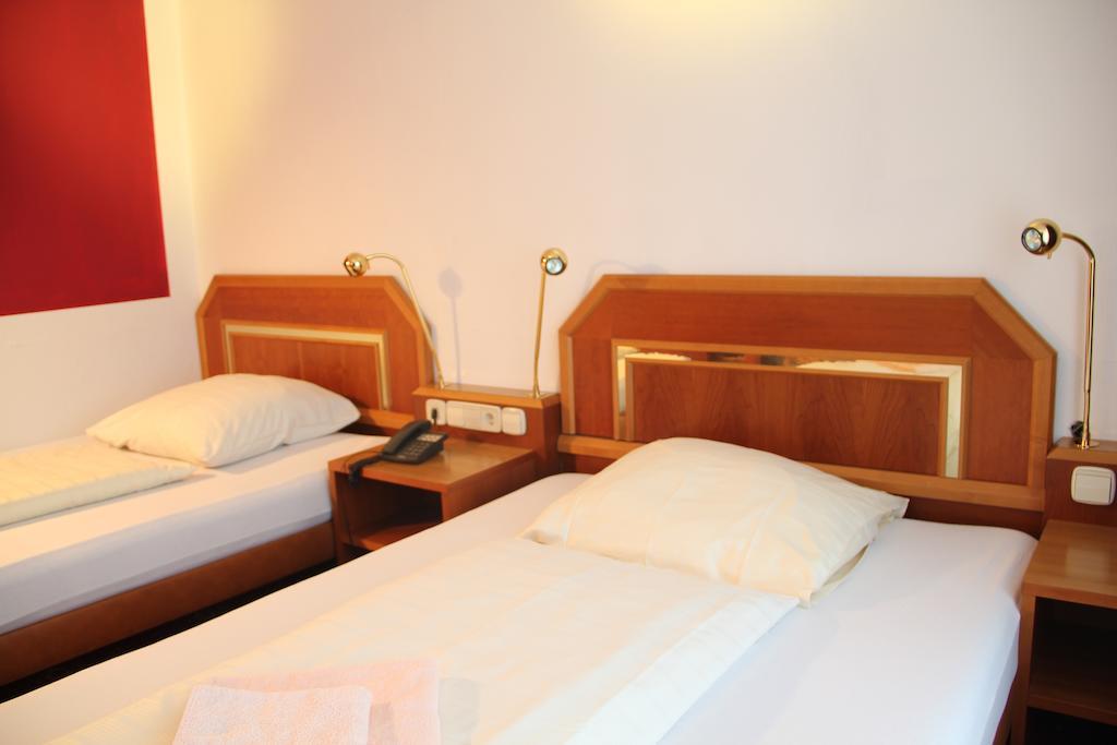 Wali'S Hotel Билефельд Экстерьер фото