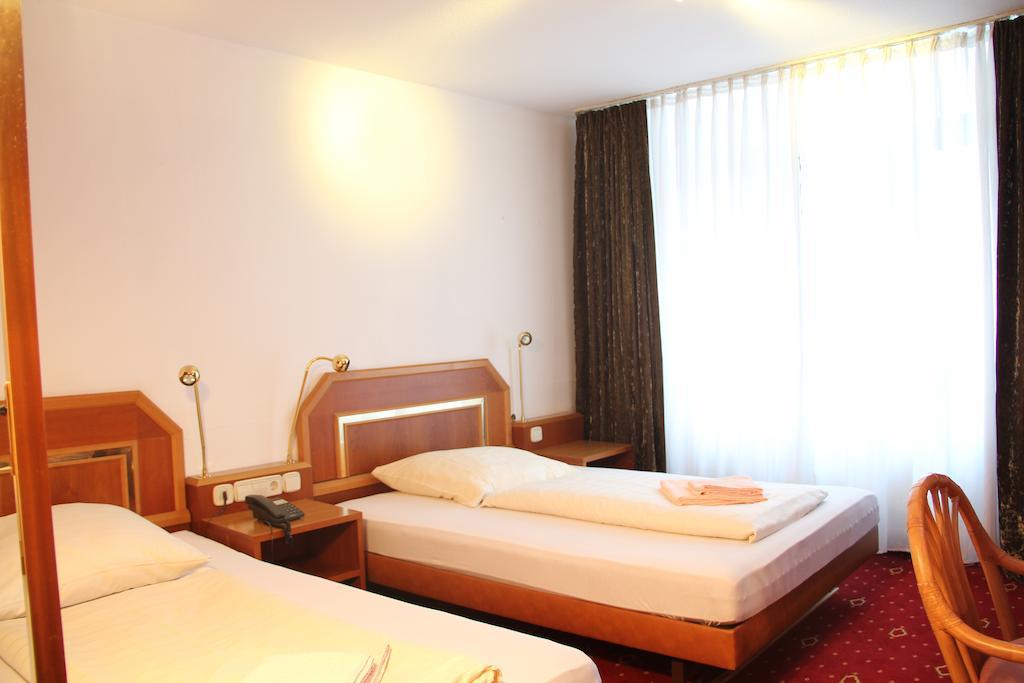 Wali'S Hotel Билефельд Экстерьер фото