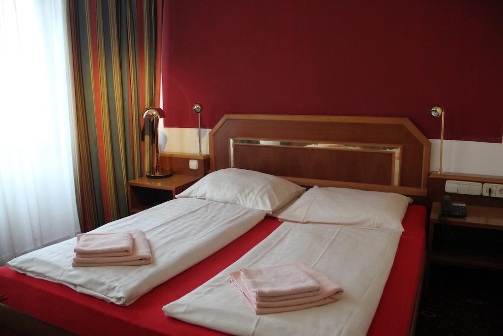 Wali'S Hotel Билефельд Экстерьер фото