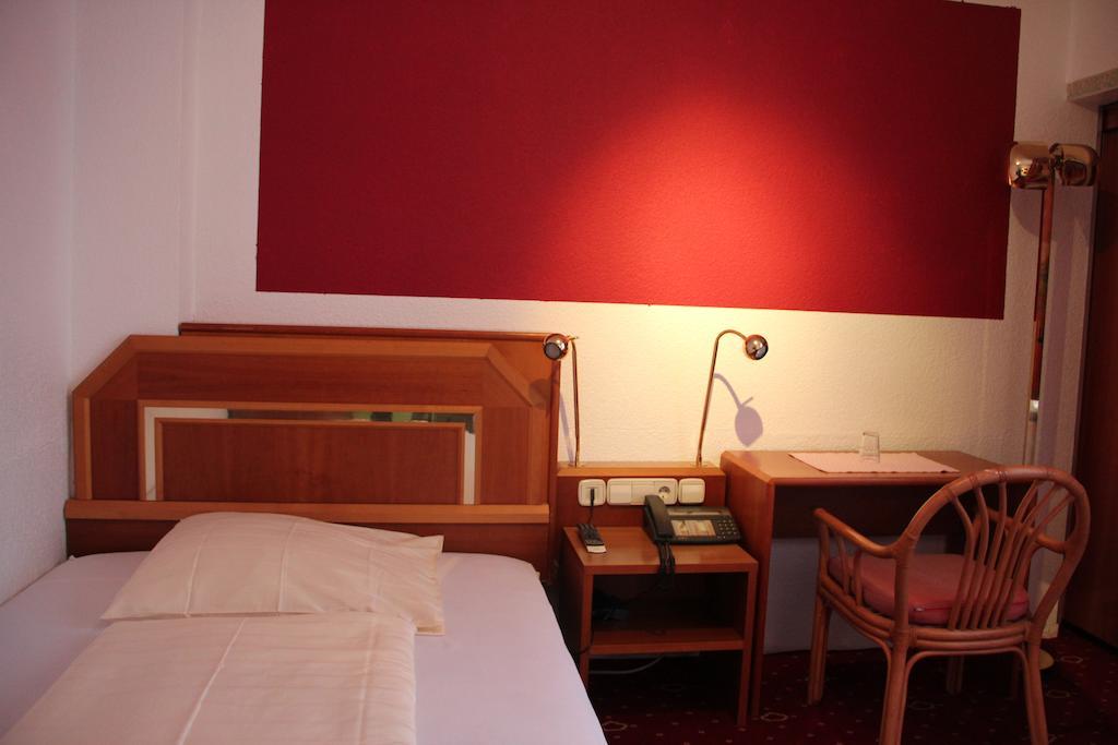 Wali'S Hotel Билефельд Номер фото