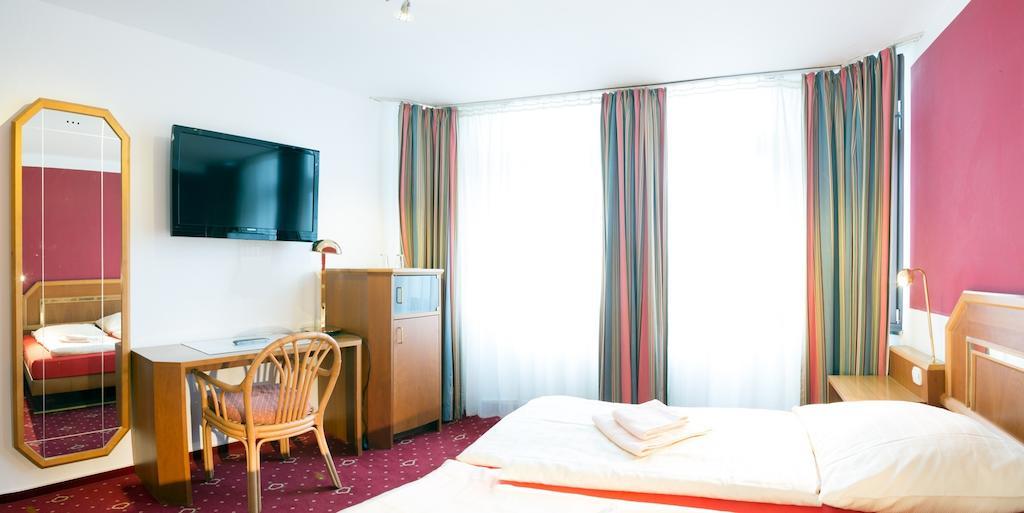 Wali'S Hotel Билефельд Экстерьер фото