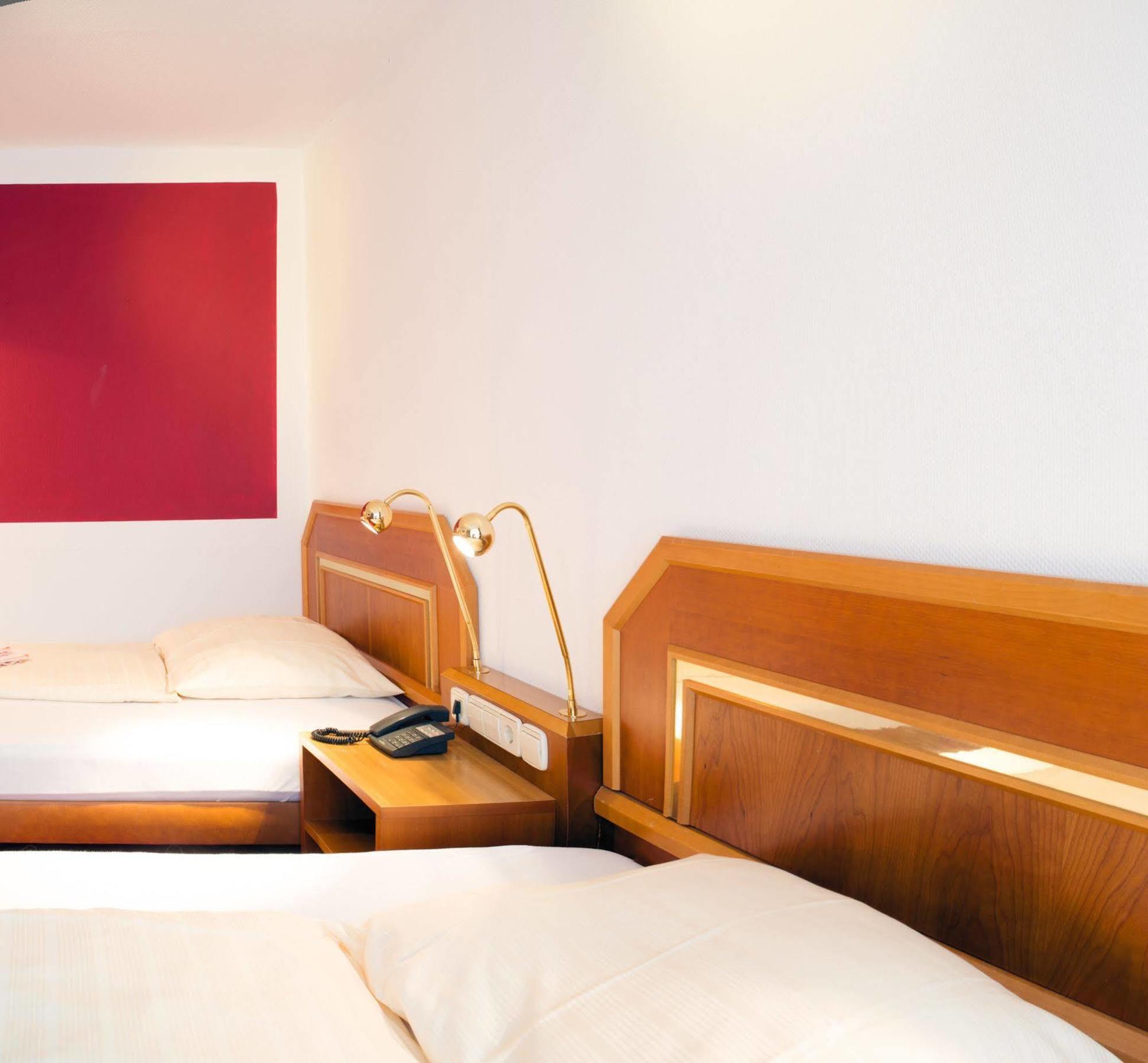 Wali'S Hotel Билефельд Экстерьер фото