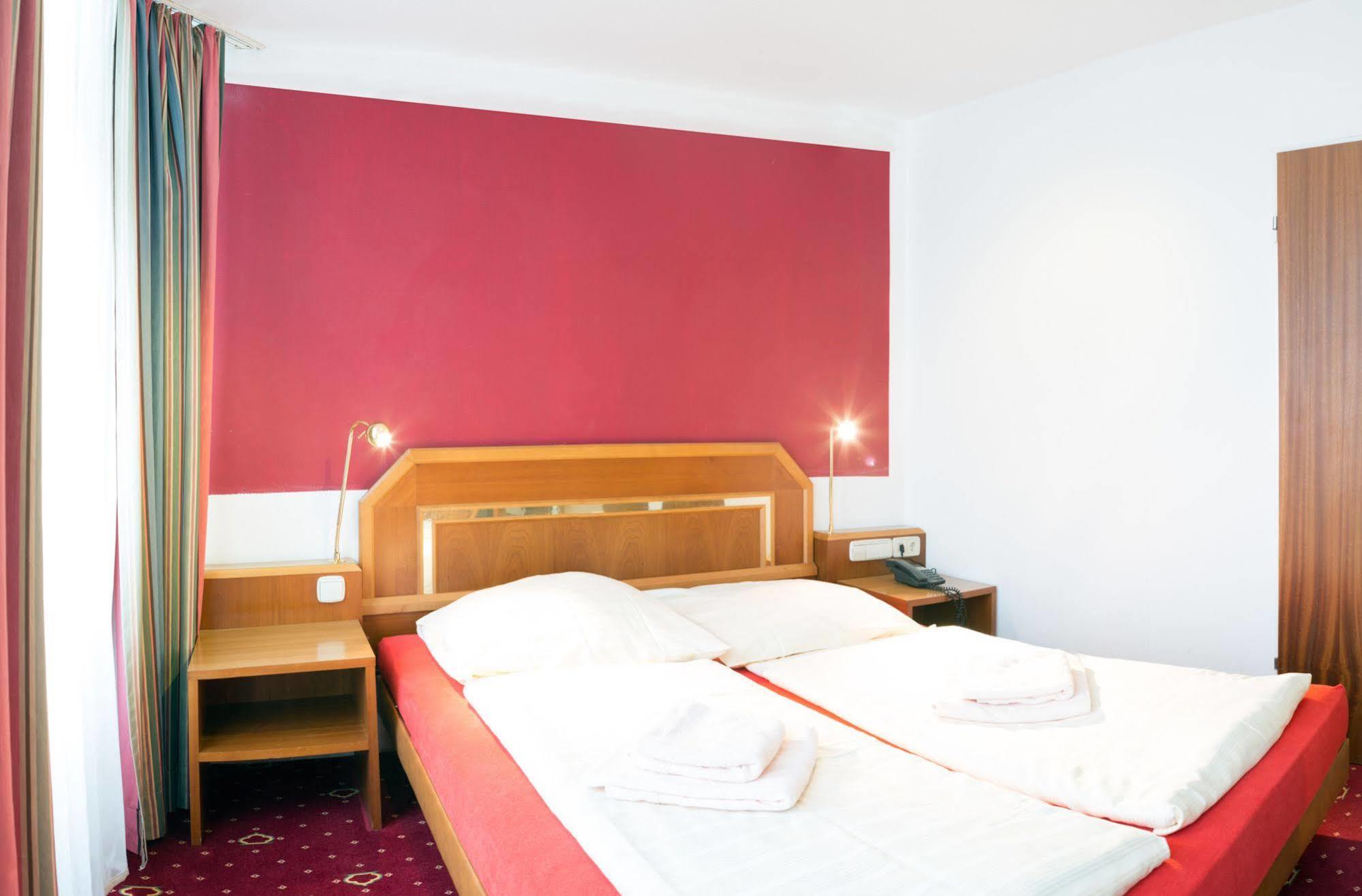 Wali'S Hotel Билефельд Экстерьер фото