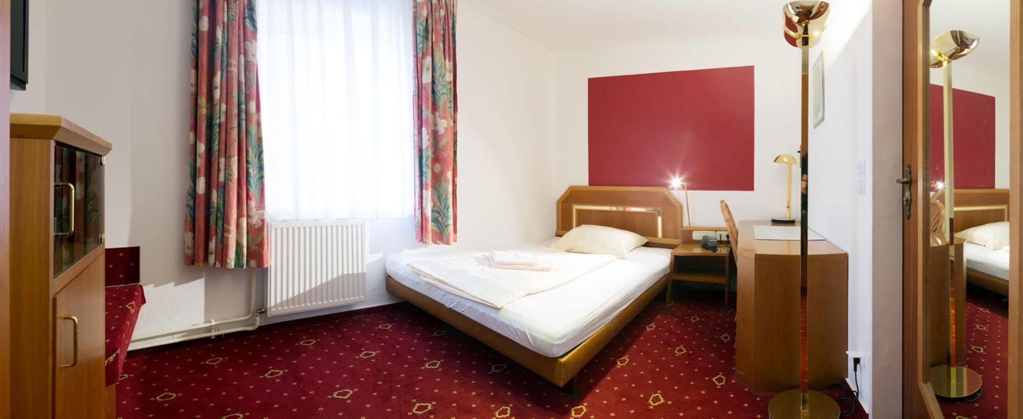 Wali'S Hotel Билефельд Экстерьер фото