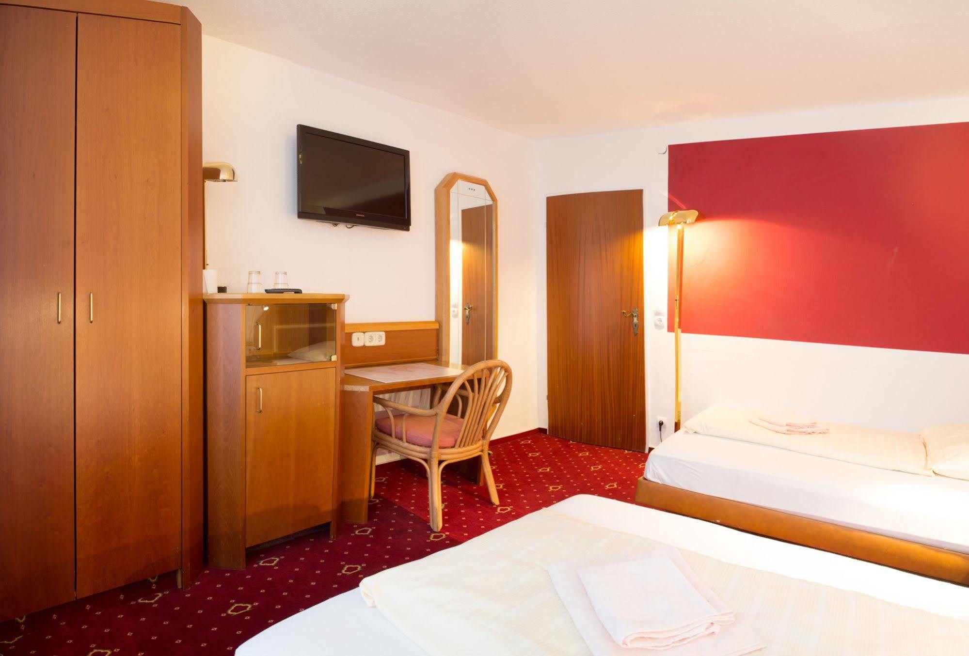 Wali'S Hotel Билефельд Экстерьер фото