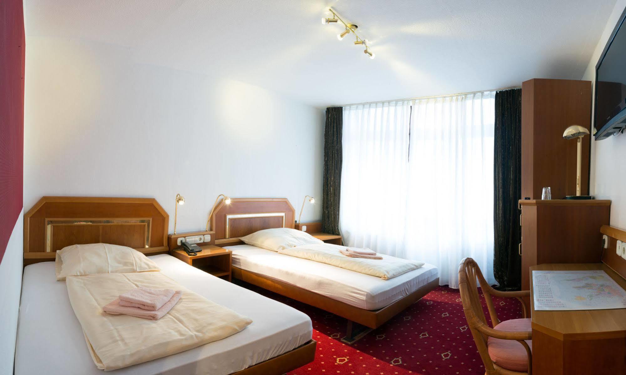 Wali'S Hotel Билефельд Экстерьер фото